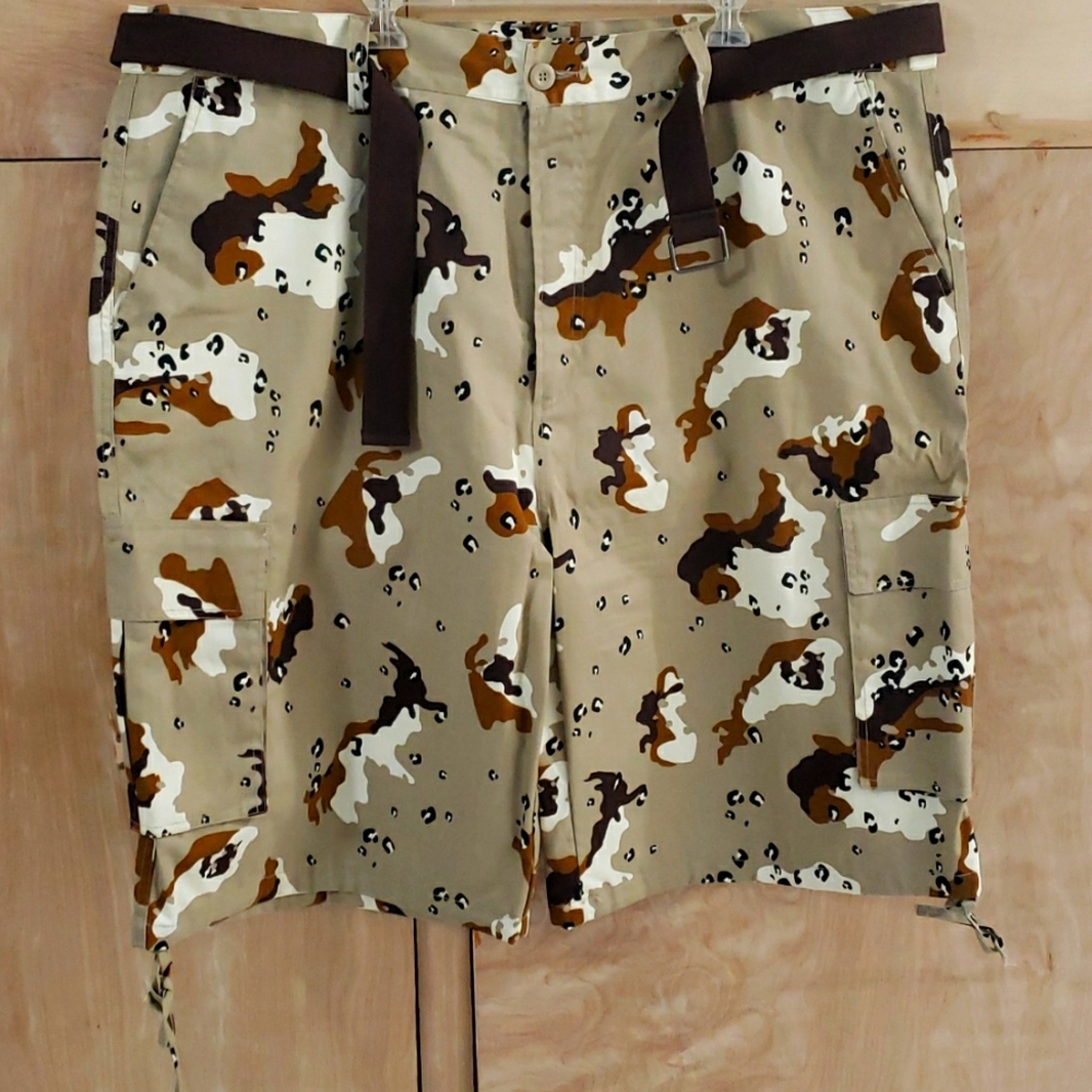 Cargo shorts with belt